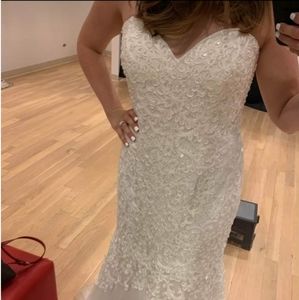 Wedding dress size 16 not altered in size or length